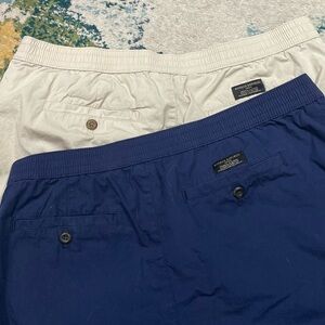 2 pairs men size 35 Banana Republic elastic waist pull on 5” shorts khaki navy
